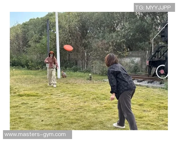 南京飞盘队与广州飞盘队赛后复盘团队协作的精彩瞬间与经验分享